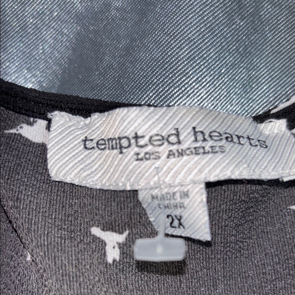 Tempted hearts Black and White V-Neck Blouse - Picture 7 of 7